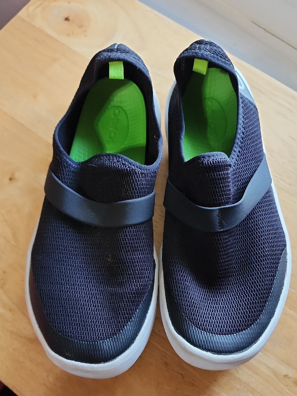 OOFOS Women's Slip-On Athletic Shoes Black Size 9